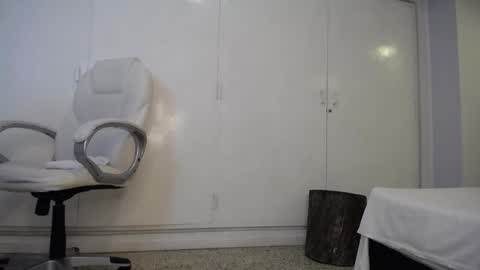 Snapshot of genesis_moretz chatting on December 21, 6:52 am GENESIS online show from December 21, 6:52 am