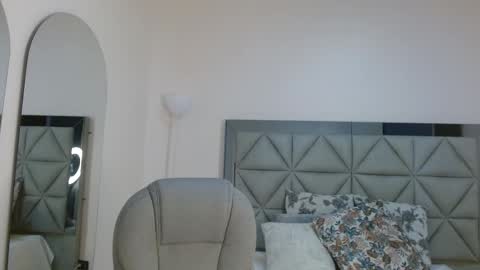 Snapshot of genesis_moretz chatting on February 17, 8:48 pm GENESIS online show from February 17, 8:48 pm