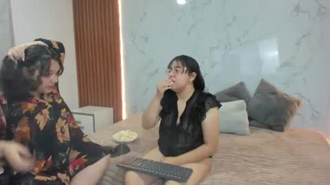 genesis_y_moon online show from June 27, 10:42 am