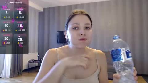 Snapshot of genev__ievee chatting on July 1, 2:40 pm genev__ievee online show from July 1, 2:40 pm