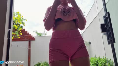 Snapshot of genevieeve chatting on January 2, 5:39 pm Genn online show from January 2, 5:39 pm