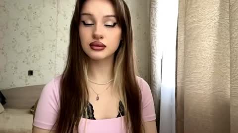 Mia online show from June 24, 5:39 am