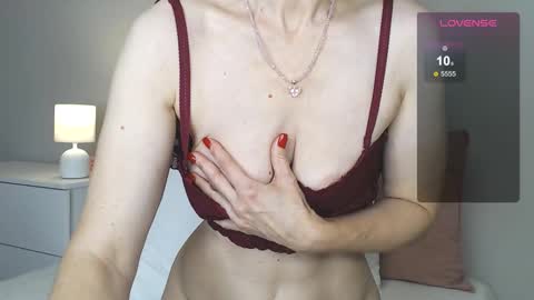 Snapshot of gentlywomen chatting on November 2, 8:17 am Elena online show from November 2, 8:17 am