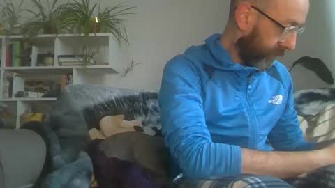 Snapshot of geon2xx chatting on October 16, 4:19 pm Geon online show from October 16, 4:19 pm