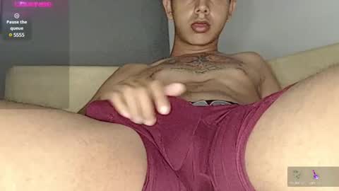 Snapshot of george_bigcock24cm chatting on February 4, 10:55 pm george_bigcock24cm online show from February 4, 10:55 pm