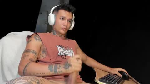 independent model online show from March 5, 1:56 am