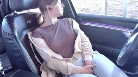 Melissa online show from March 29, 8:25 am