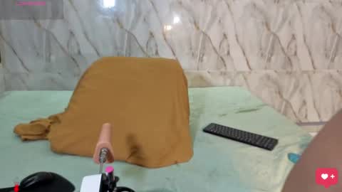 Snapshot of georgis__ chatting on October 4, 8:40 pm Georgina online show from October 4, 8:40 pm