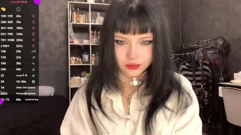 Snapshot of germainebourlier chatting on June 1, 6:37 am EmelyWoodes online show from June 1, 6:37 am