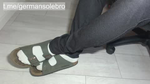 GermanSoleBro online show from October 2, 6:20 am