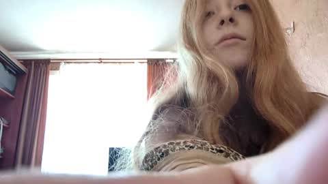 Snapshot of gertrudisturbe chatting on April 1, 1:17 am Kate online show from April 1, 1:17 am