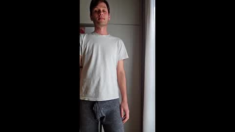 Snapshot of ggggu495826 chatting on February 9, 5:28 pm ggggu495826 online show from February 9, 5:28 pm