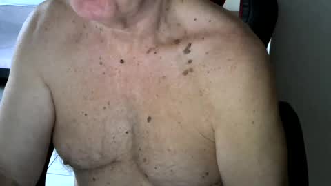 Snapshot of gh1952ma chatting on December 3, 9:11 am Gisse online show from December 3, 9:11 am