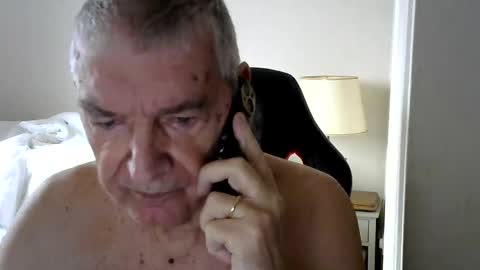 Snapshot of gh1952ma chatting on December 27, 1:18 pm Gisse online show from December 27, 1:18 pm