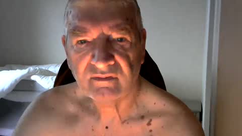 Snapshot of gh1952ma chatting on January 6, 9:19 am Gisse online show from January 6, 9:19 am