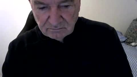 Snapshot of gh1952ma chatting on December 23, 7:39 am Gisse online show from December 23, 7:39 am