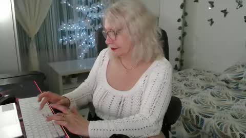 Ghertrudequeen online show from April 18, 4:16 am