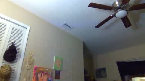 SrirachaSwitchblade  online show from November 14, 10:14 am