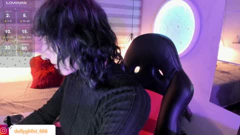 Allison  online show from April 8, 8:42 pm