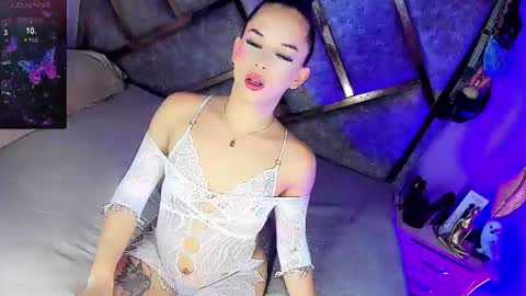 Snapshot of gia21xxx chatting on June 26, 2:38 am Gia Ferrara online show from June 26, 2:38 am