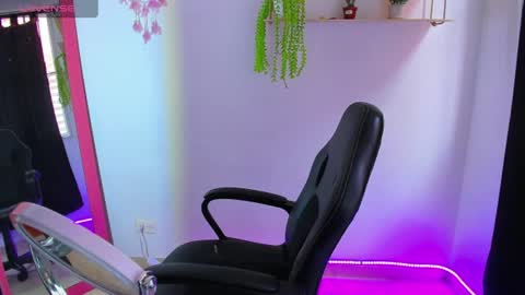 Snapshot of gia_contii chatting on June 28, 9:21 pm giaaaa online show from June 28, 9:21 pm