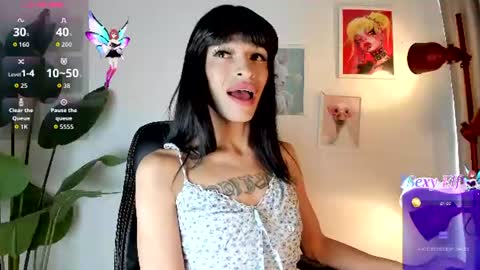 Gia  Please help me with your thumbs up its important   online show from June 17, 1:12 pm