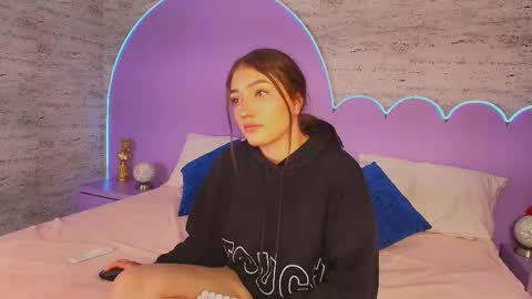 Snapshot of giaa_ross chatting on March 12, 7:31 pm Gia online show from March 12, 7:31 pm