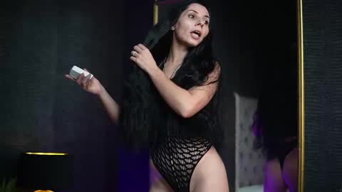  Gia  online show from November 18, 8:35 pm