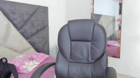 Gia  online show from April 4, 5:54 pm