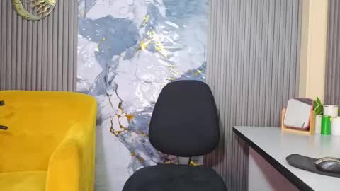 Snapshot of gianellacox chatting on February 7, 12:42 pm online show from February 7, 12:42 pm