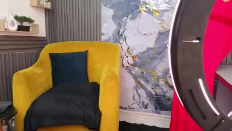 Snapshot of gianellacox chatting on February 13, 1:29 pm online show from February 13, 1:29 pm