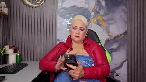   online show from March 28, 10:15 am