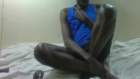 Snapshot of giant_couple chatting on February 12, 2:28 am giant_couple online show from February 12, 2:28 am