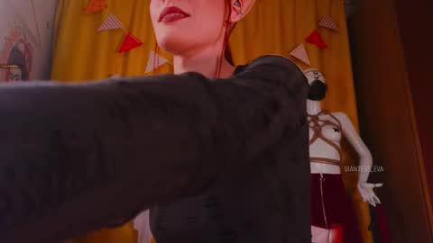 Eva online show from October 28, 5:15 pm