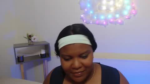 gibi_laurent online show from May 30, 1:30 pm