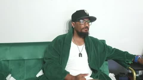 Snapshot of gifted_bucknasty chatting on July 3, 4:24 pm Gifted online show from July 3, 4:24 pm