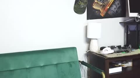 Snapshot of gifted_bucknasty chatting on July 16, 2:39 am Gifted online show from July 16, 2:39 am