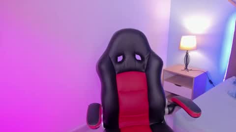 Snapshot of gigi_burns chatting on November 30, 1:15 pm gigi_burns online show from November 30, 1:15 pm