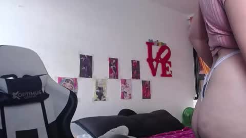 Snapshot of gigi_queens chatting on October 13, 10:32 pm gigi online show from October 13, 10:32 pm