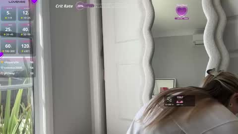 Snapshot of gigiilinks chatting on October 3, 12:07 am Gigi online show from October 3, 12:07 am