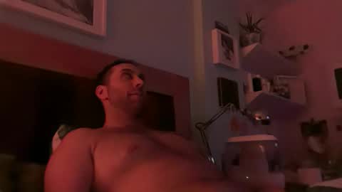 Snapshot of gilber10101 chatting on February 19, 3:46 am gilber10101 online show from February 19, 3:46 am