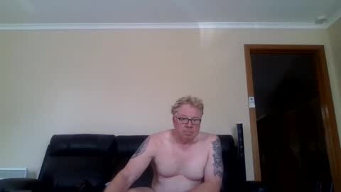 gimmmieoooo online show from February 18, 6:09 am