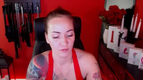 Snapshot of gina_hotlick chatting on February 19, 5:16 pm gina_hotlick online show from February 19, 5:16 pm