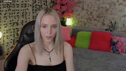 Gina online show from May 22, 1:35 am