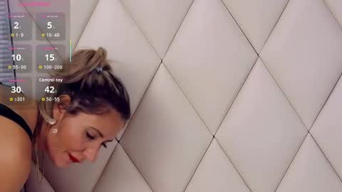 Gina online show from November 29, 7:33 am