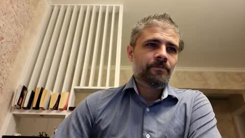 Snapshot of gindrie chatting on November 11, 5:29 am Gabriel online show from November 11, 5:29 am