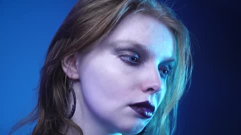        im expecting 350 thumbs up on my altar   online show from January 6, 10:05 pm