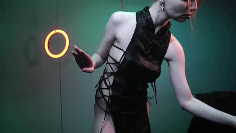        im expecting 350 thumbs up on my altar   online show from November 12, 10:20 pm