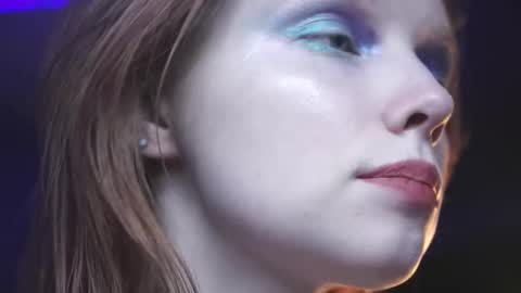        im expecting 350 thumbs up on my altar   online show from November 18, 10:14 pm