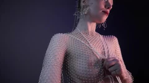        im expecting 350 thumbs up on my altar   online show from February 17, 10:16 pm